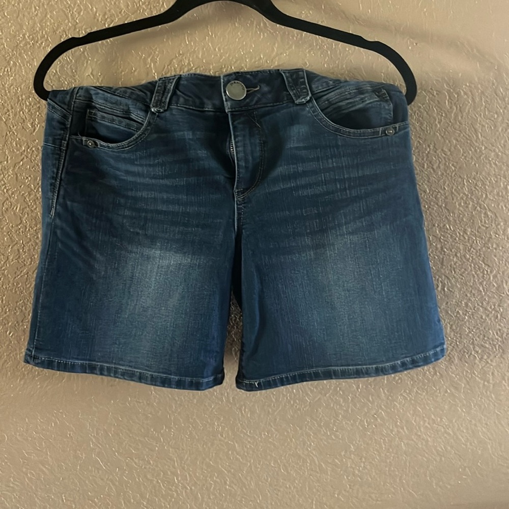Stretch band denim shorts
